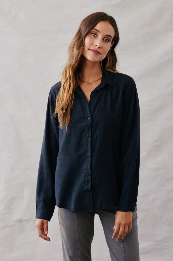 Classic Button Down in Vintage Black